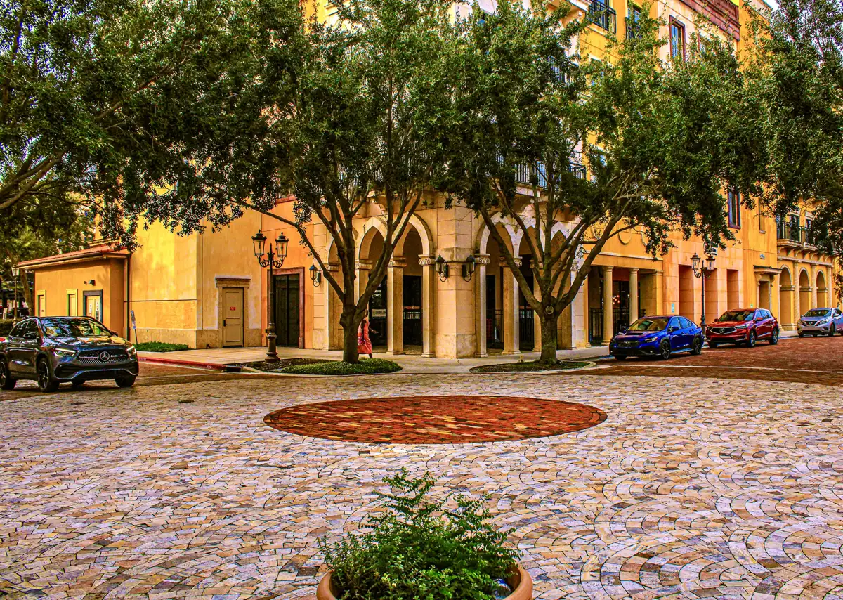 Piazza Grand Avenue at Via Livorno Avenue in MetroWest, southwest Orlando