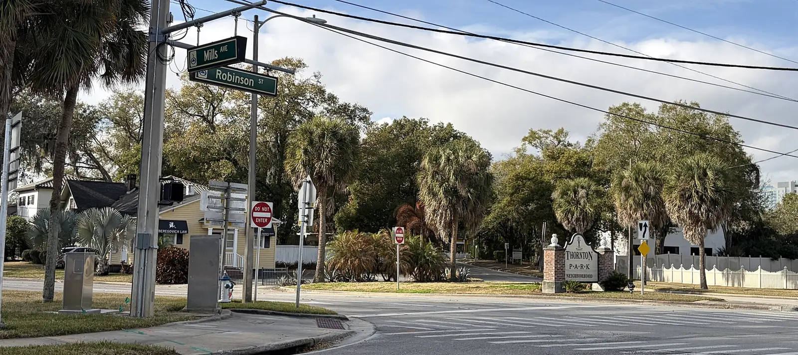 Homes and street signs at a corner in Thornton Park, east of downtown Orlando